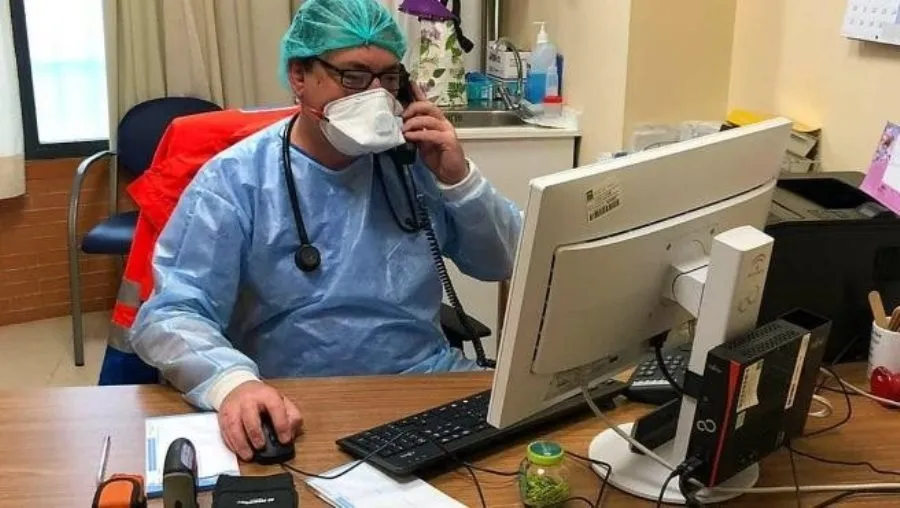 Por teléfono no se cura y es más complicado realizar un diagnóstico certero, argumenta Lydia Sainz-Maza, promotora de esta campaña de recogida de firmas. Foto de archivo EP