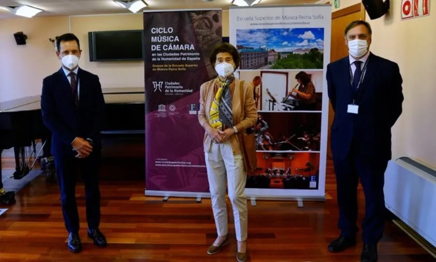 El alcalde de Salamanca, Carlos García Carbayo, a la derecha, en la presentación de este Ciclo organizado por el Grupo Ciudades Patrimonio de la Humanidad de España en colaboración con la Escuela Superior de Música Reina Sofía