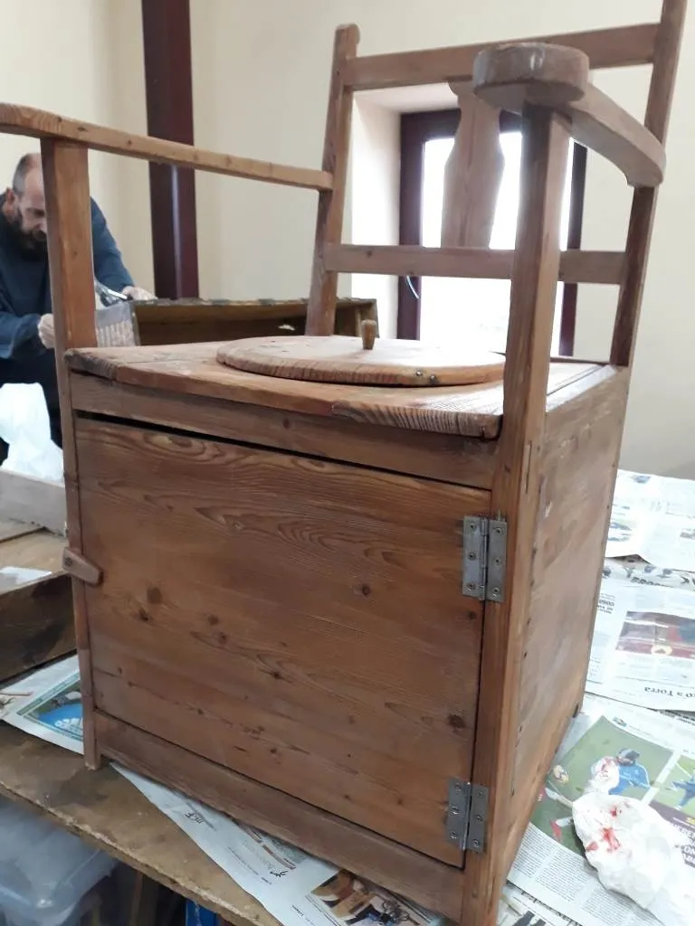 Foto 3 - El Museo del Orinal suma gracias a una donaci&oacute;n un Don Pedro de al menos 150 a&ntilde;os de antig&uuml;edad  