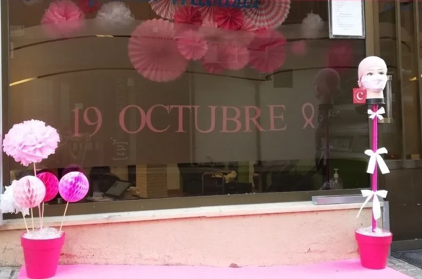 Foto 5 - Establecimientos de variados puntos de la ciudad visten sus escaparates de rosa  