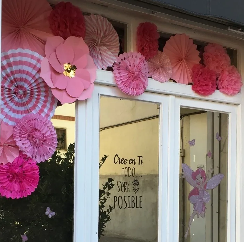 Foto 6 - Establecimientos de variados puntos de la ciudad visten sus escaparates de rosa  
