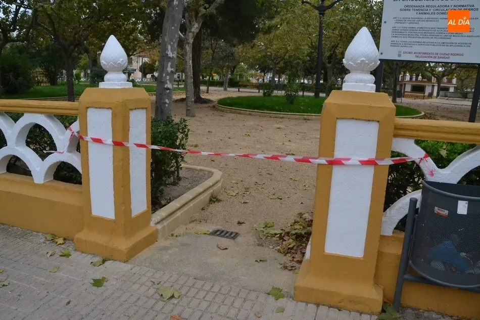 Foto 10 - La Polic&iacute;a Local cierra por precauci&oacute;n los parques de La Glorieta y La Florida  