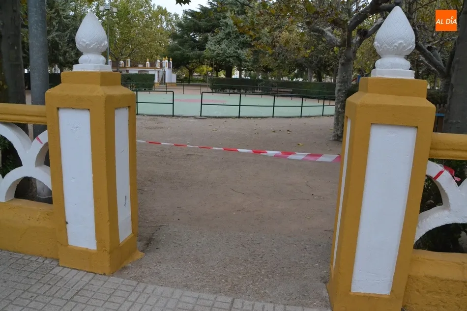 Foto 4 - La Polic&iacute;a Local cierra por precauci&oacute;n los parques de La Glorieta y La Florida  