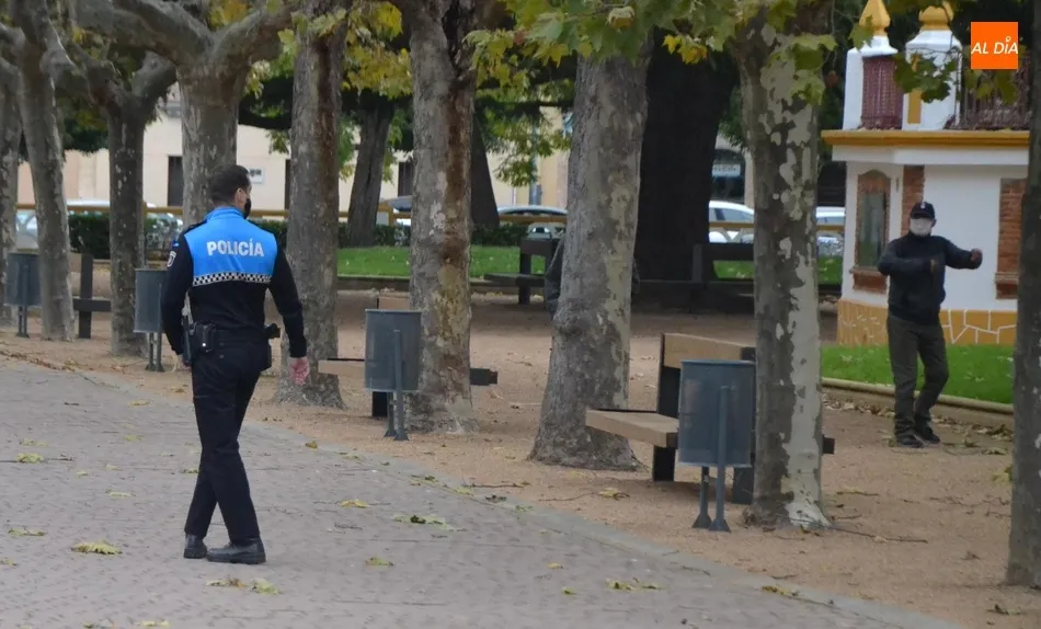 Foto 5 - La Polic&iacute;a Local cierra por precauci&oacute;n los parques de La Glorieta y La Florida  