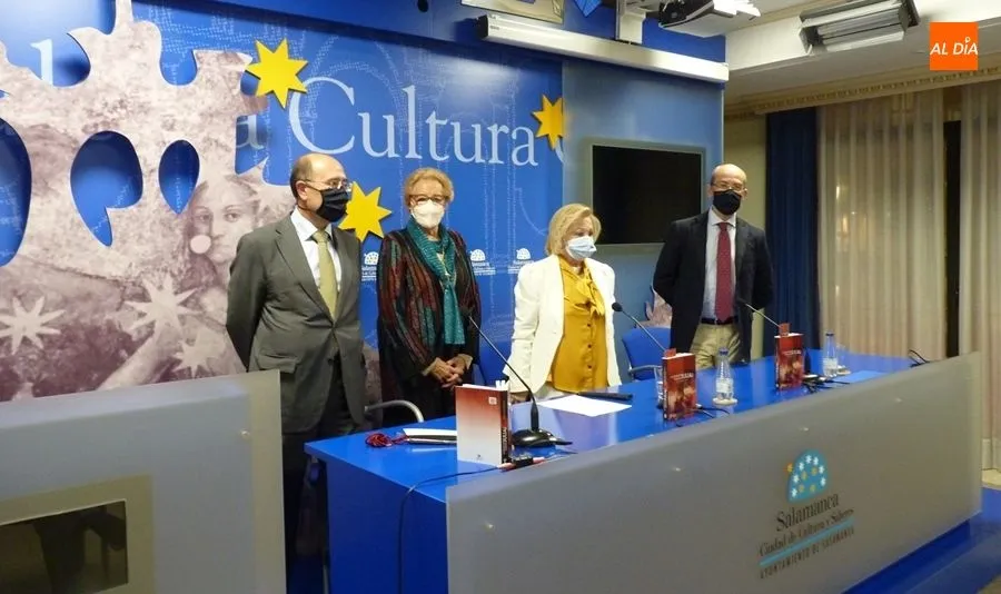 Foto 3 - &Eacute;xito de la presentaci&oacute;n de &lsquo;La delirante duda de Julia&rsquo;, novela de Isaura D&iacute;az de Figueiredo