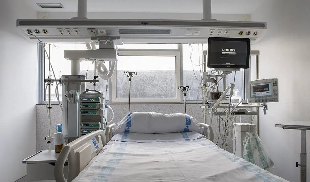 Cama en UCI. Archivo