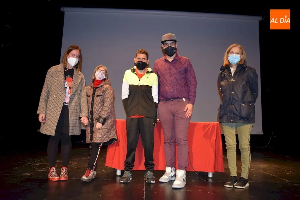 El Chef Ruly ha dado toda una lección de vida y de superación en el teatro de Alba de Tormes / Pedro Zaballos