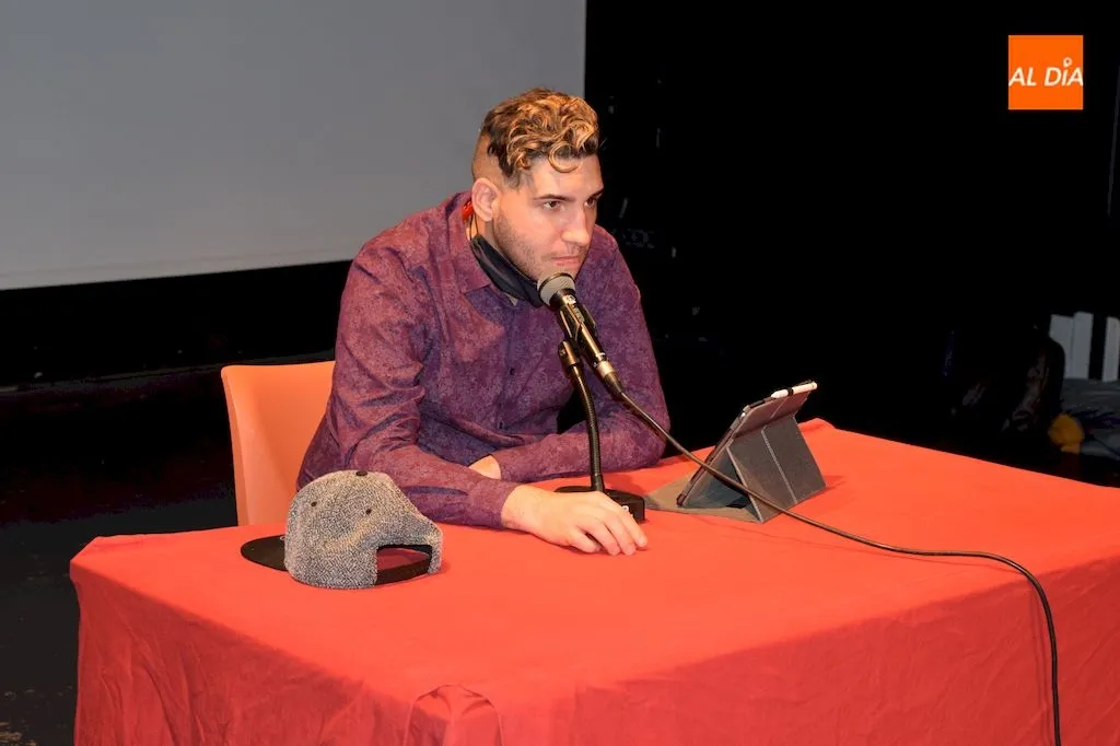 Foto 2 - Lecci&oacute;n de vida y de superaci&oacute;n del Chef Ruly en el teatro de Alba de Tormes