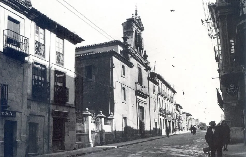 La iglesia de Santa María Magdalena (Carmelitas Descalzos) en la calle Zamora