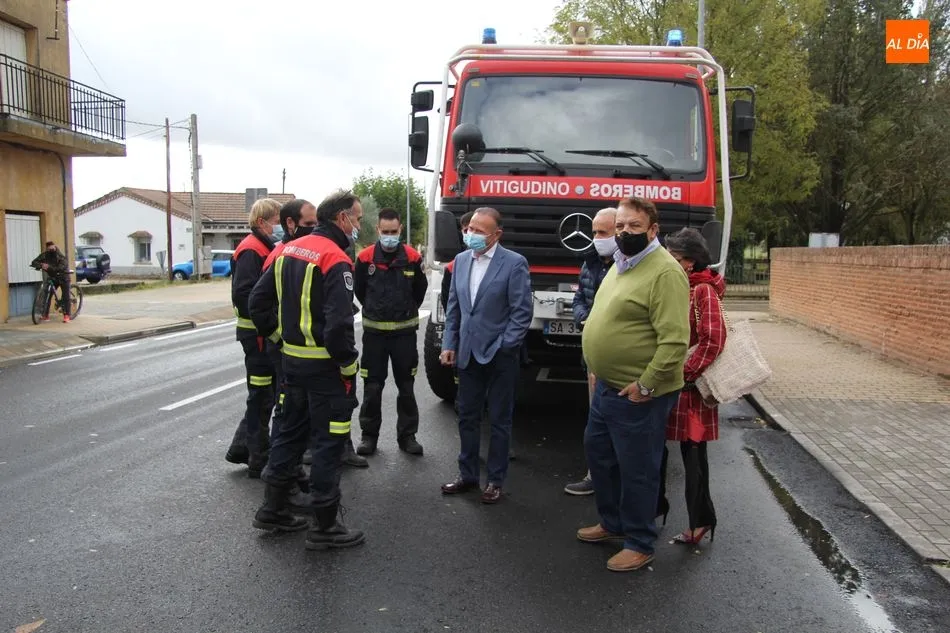Foto 4 - La Diputaci&oacute;n entrega al Parque de Bomberos de Vitigudino un cami&oacute;n para trabajos en altura  