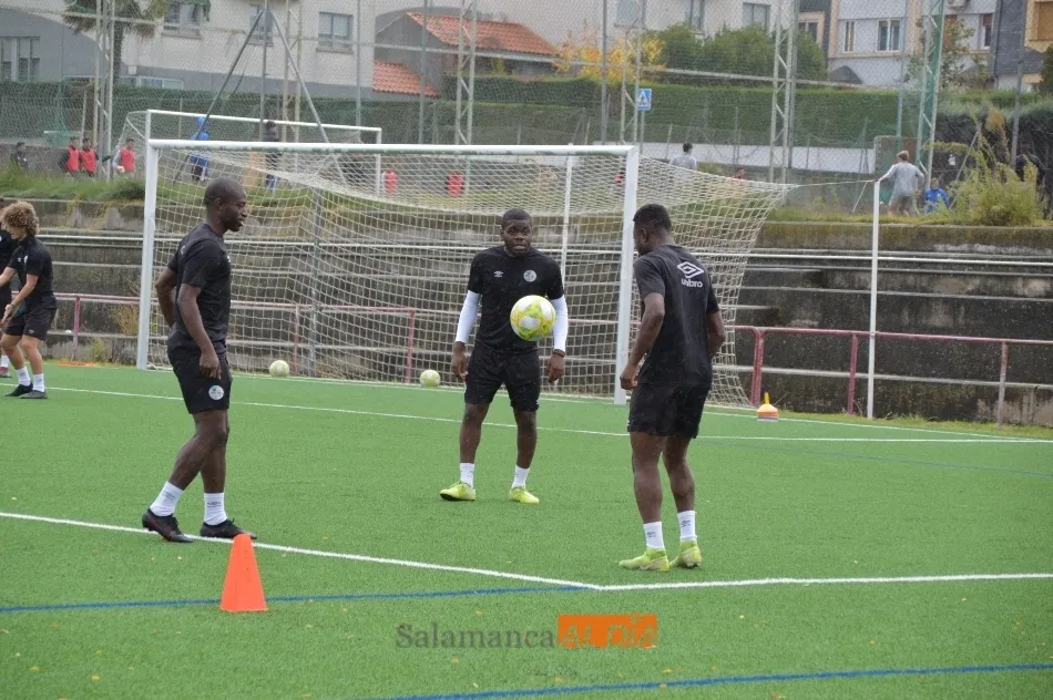 Foto 10 - Duma ya trabaja a las &oacute;rdenes de Egea y Madrigal sigue fuera de los entrenamientos del Salamanca...