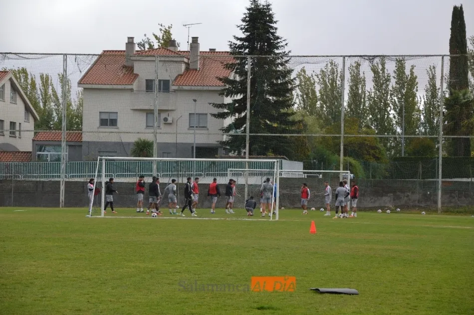 Foto 9 - Duma ya trabaja a las &oacute;rdenes de Egea y Madrigal sigue fuera de los entrenamientos del Salamanca...