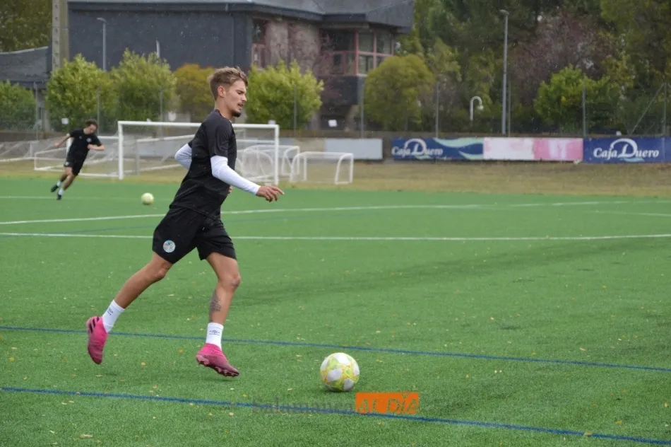 Foto 4 - Duma ya trabaja a las &oacute;rdenes de Egea y Madrigal sigue fuera de los entrenamientos del Salamanca...