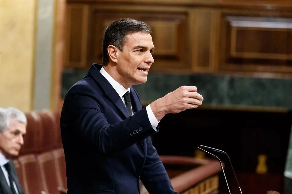 El presidente del Gobierno, Pedro Sánchez, interviene en la tribuna del Congreso - CONGRESO