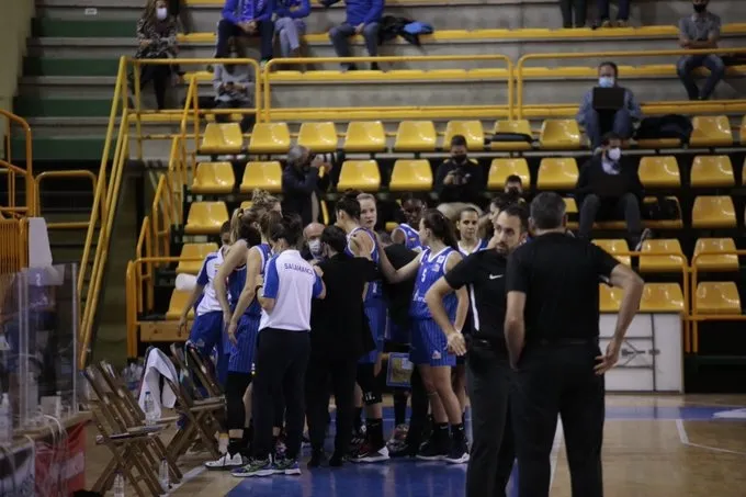 Foto 7 - El Perfumer&iacute;as Avenida tiene que apretar la maquinaria para imponerse al Cad&iacute; La Seu (70-50)
