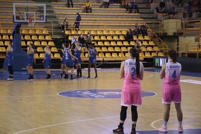 Foto 5 - El Perfumer&iacute;as Avenida tiene que apretar la maquinaria para imponerse al Cad&iacute; La Seu (70-50)