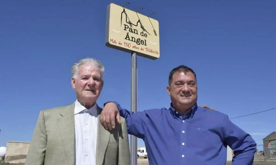 Fabián Martín padre y Fabián Martín hijo, tercera y cuarta generación de Obleas Pan de Ángel
