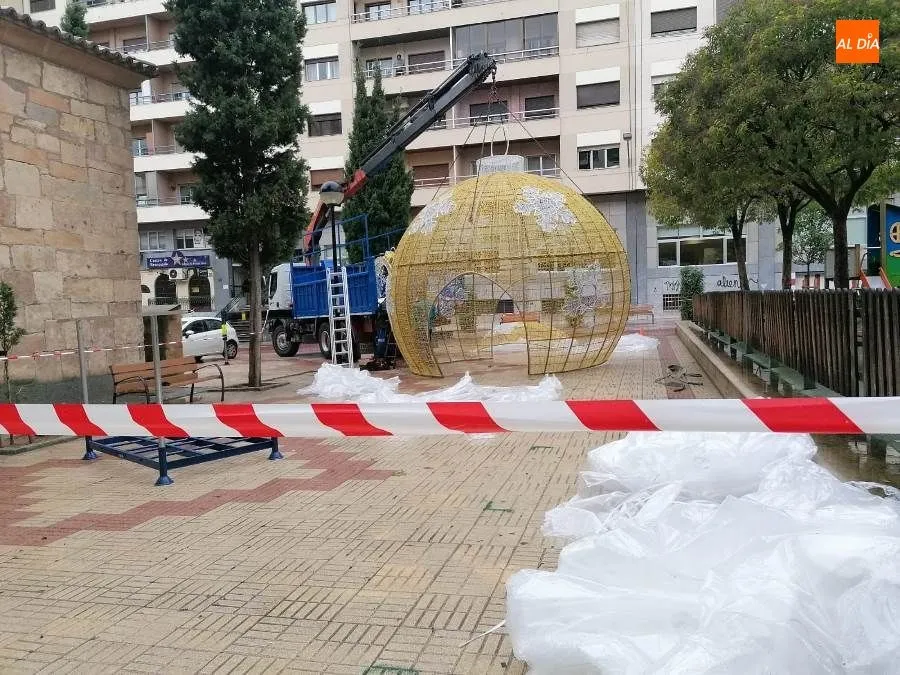 Foto 2 - Salamanca prepara sus pr&oacute;ximos ornamentos navide&ntilde;os