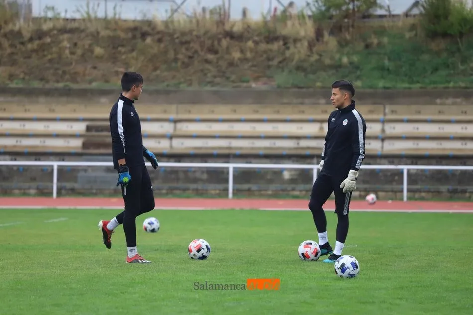 Foto 2 - El Salamanca UDS trabaja en Las Pistas por &uacute;ltima vez antes de que Egea esconda sus cartas contra...