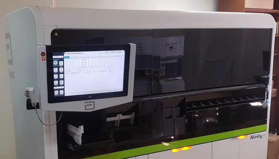 Nuevo robot Abbott de diagnóstico que realiza 800 pruebas diarias - Hospital de Salamanca