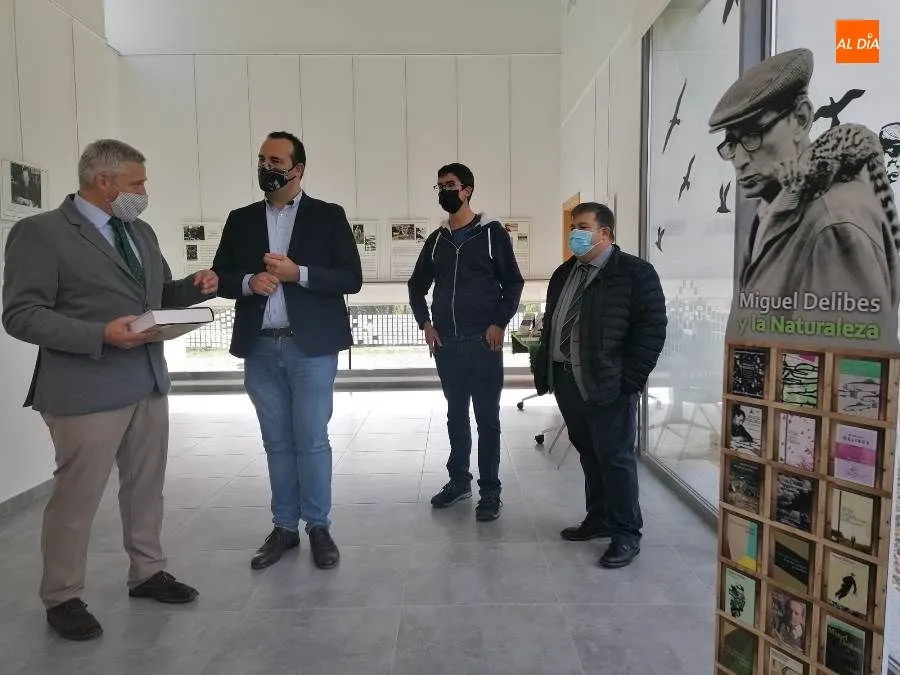 Foto 5 - Santa Marta homenajea a Delibes con una muestra sobre el escritor