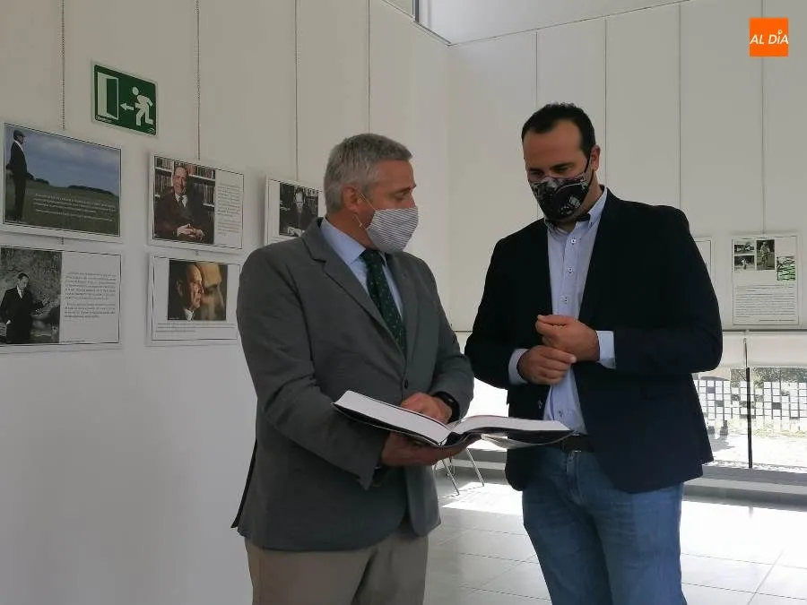 Foto 4 - Santa Marta homenajea a Delibes con una muestra sobre el escritor
