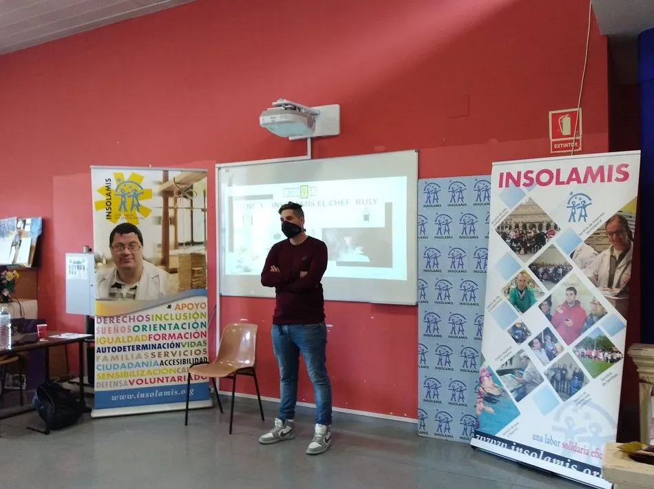 El centro Insolamis recibe la visita del conocido chef Ruly