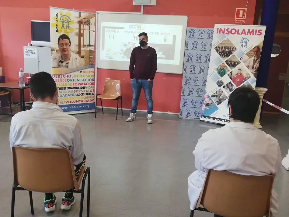 Foto 3 - El centro Insolamis recibe la visita del conocido chef Ruly