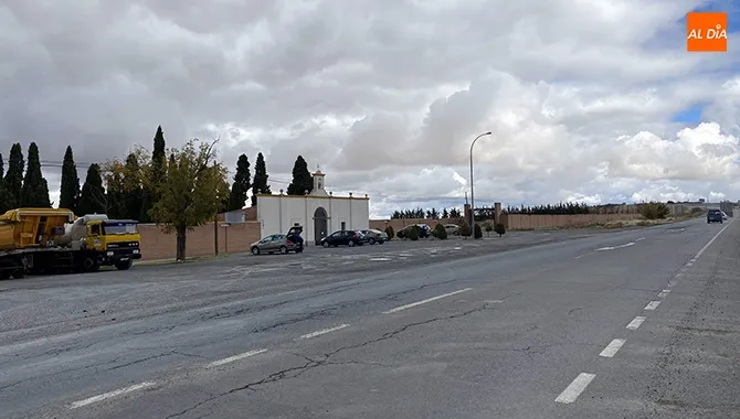 El PP reclama explicaciones sobre el retraso en la construcción de la rotonda en el acceso al cementerio municipal