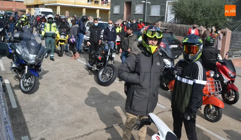 Foto 5 - Los moteros mirobrigenses rinden tributo sobre sus monturas a Jos&eacute; Antonio Salicio  