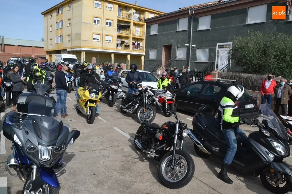 Foto 4 - Los moteros mirobrigenses rinden tributo sobre sus monturas a Jos&eacute; Antonio Salicio  