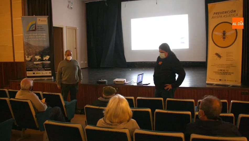 el gerente de Adezos, Juan Manuel García, era el encargadod e abrir y cerrar la charla en Villarino