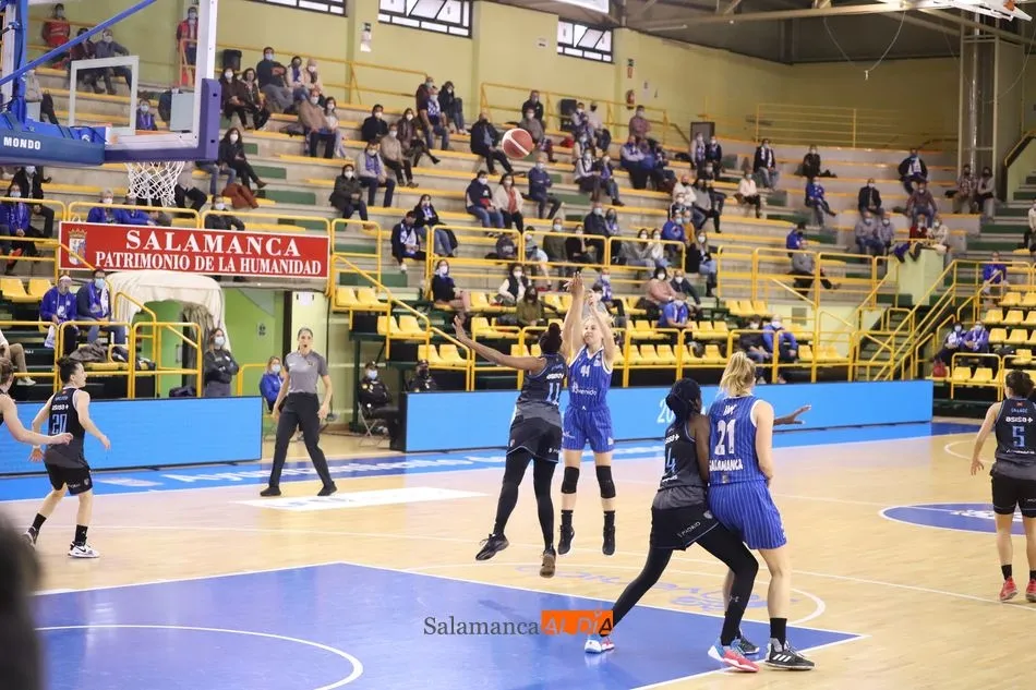 Foto 11 - El Perfumer&iacute;as Avenida suda la gota gorda para superar a un fiero Movistar Estudiantes (63-58)