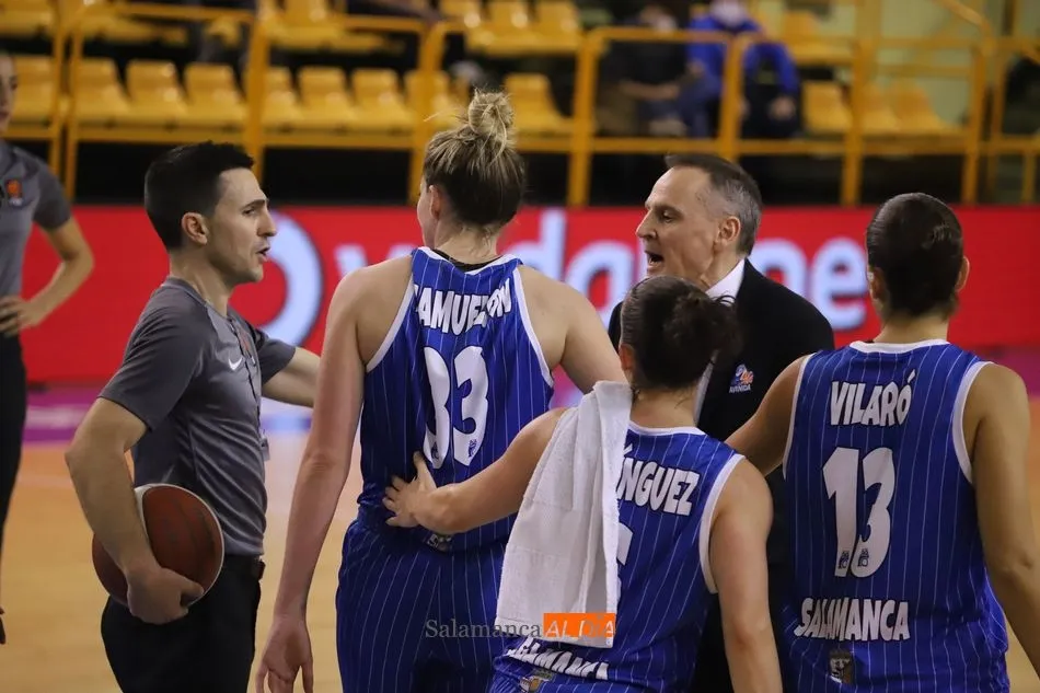 Foto 9 - El Perfumer&iacute;as Avenida suda la gota gorda para superar a un fiero Movistar Estudiantes (63-58)
