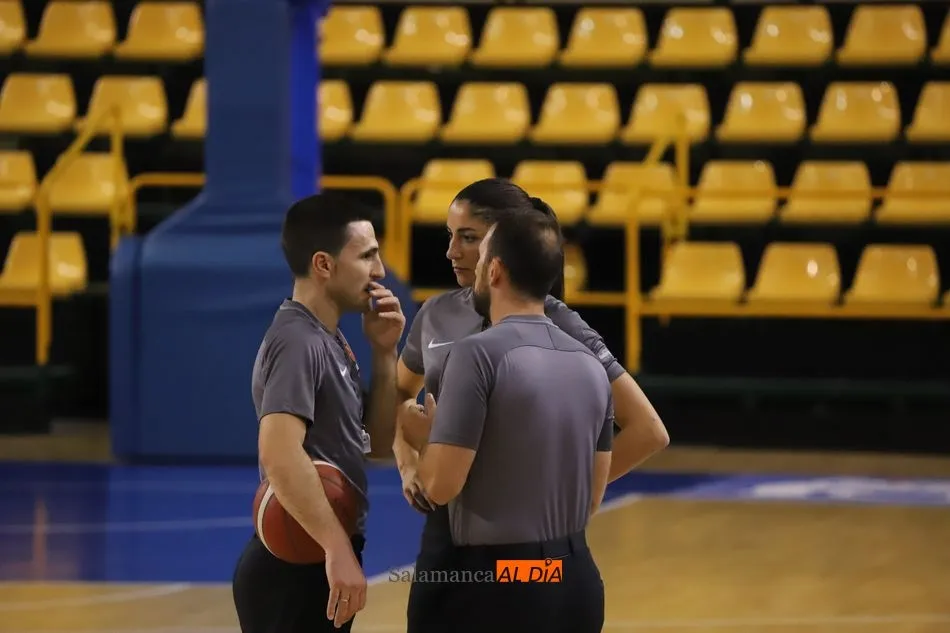 Foto 7 - El Perfumer&iacute;as Avenida suda la gota gorda para superar a un fiero Movistar Estudiantes (63-58)