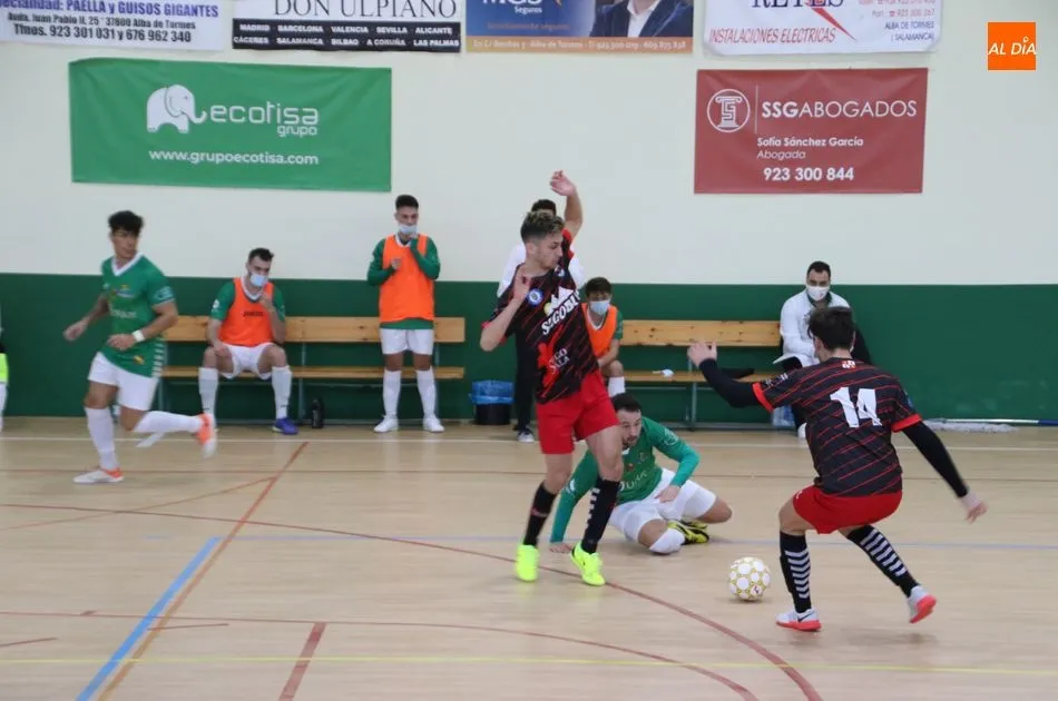 Foto 2 - Sufrida victoria del Piensos Dur&aacute;n Albense en el estreno ante el Segosala en el &uacute;ltimo minuto...