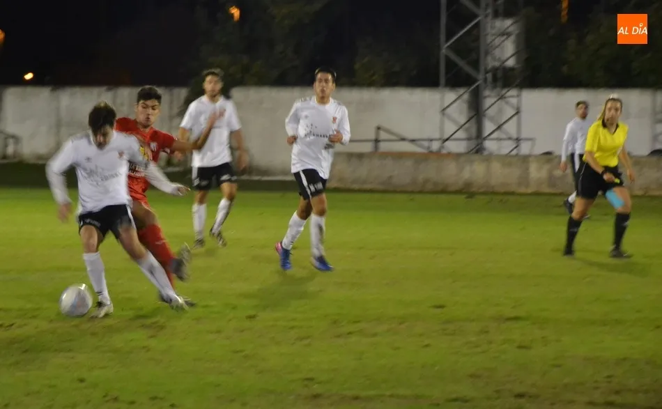 Foto 2 - El Juvenil de la UD Santa Marta se queda con el Triangular organizado por el Ciudad Rodrigo CF  