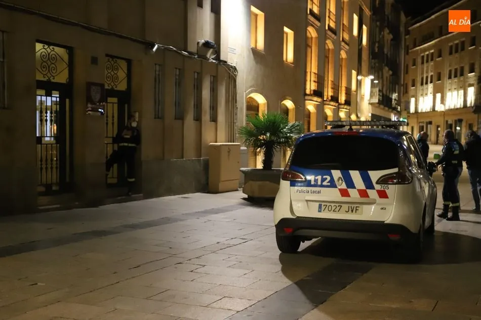 Foto 2 - La Polic&iacute;a Local despliega sus controles en Salamanca para vigilar el toque de queda