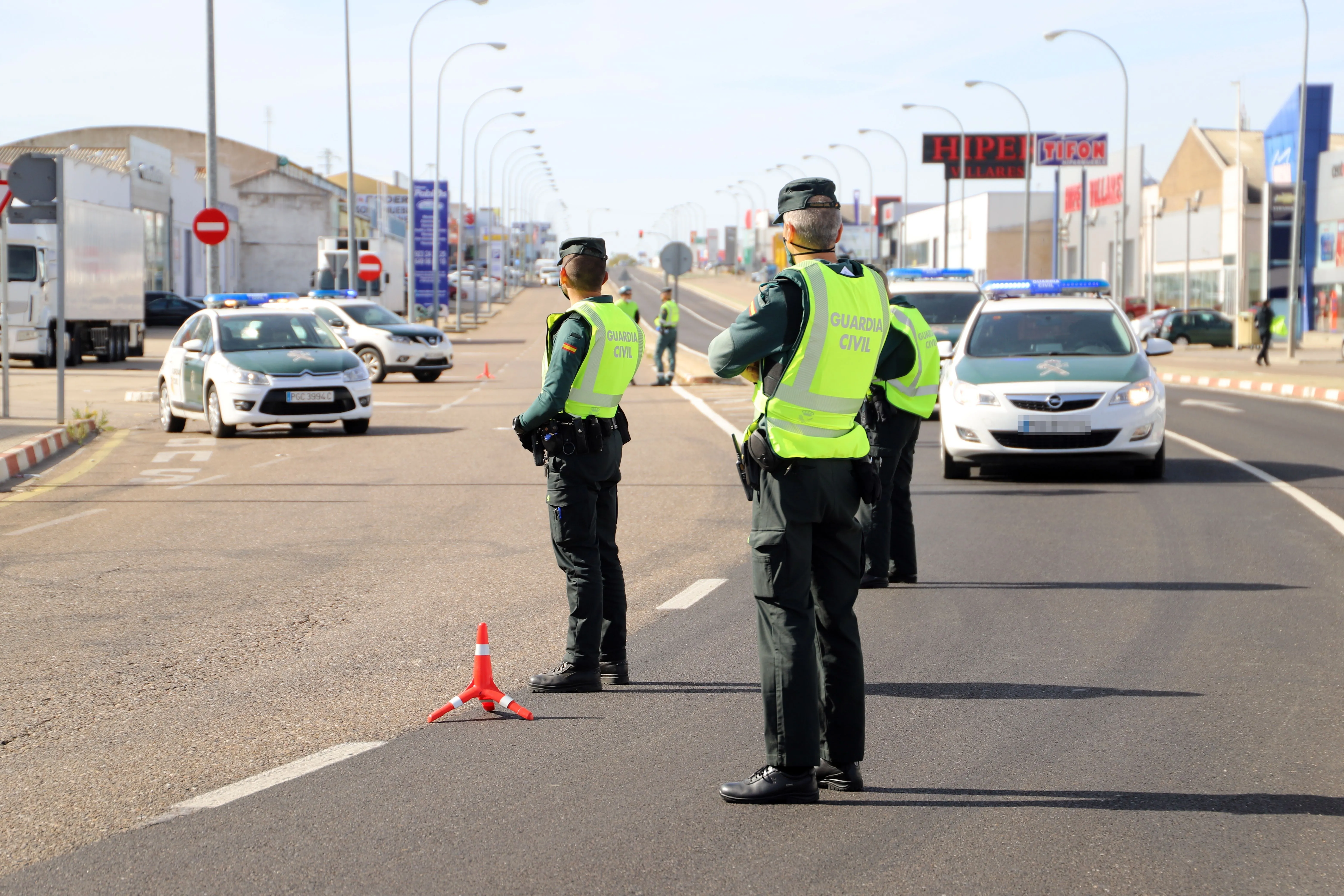 Agentes de la Guardia Civil en una intervención anterior. Foto de archivo