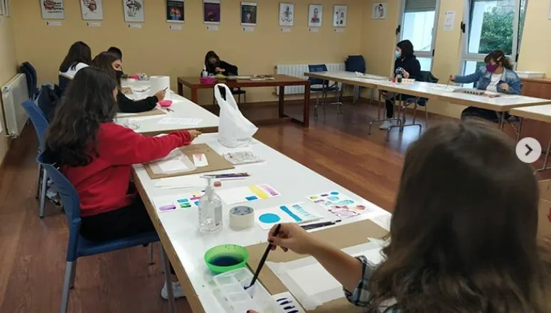 Una decena de jóvenes se inicia en el mundo de la acuarela  