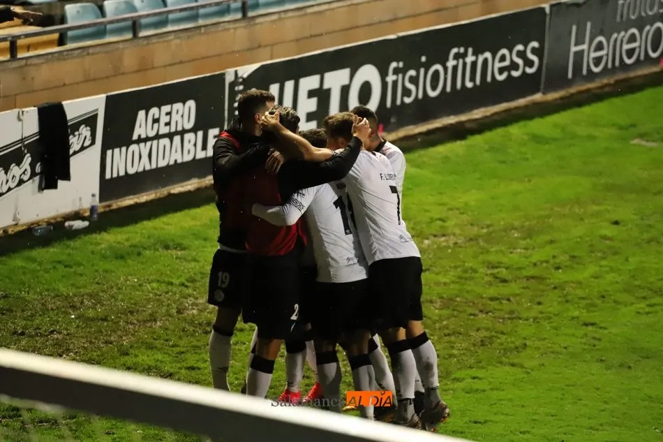 Foto 8 - Dos zarpazos con sabor mexicano de &lsquo;Puma&rsquo; y Jorge Mora le dan la victoria al Salamanca UDS...