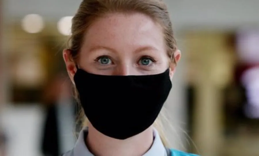 Lo primero que hay que tener en cuenta para adquirir una mascarilla de tela es analizar la ficha técnica del producto, según los profesionales de enfermería