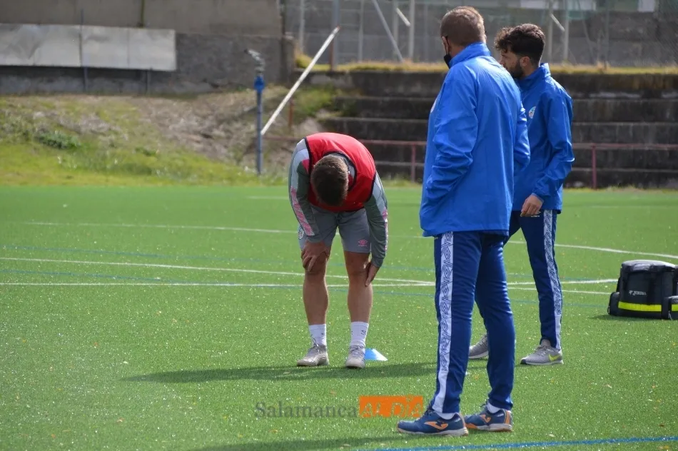 Foto 6 - Amaro se retira del entrenamiento del Salamanca UDS por molestias