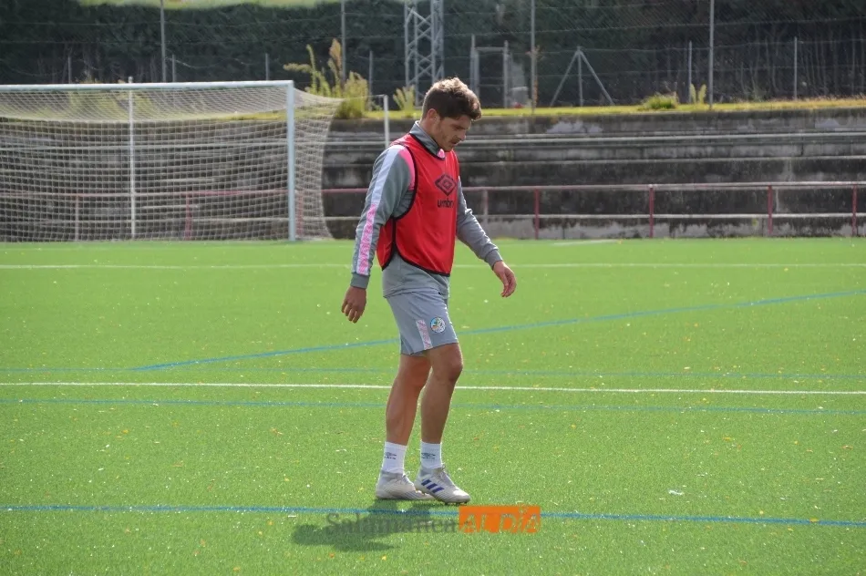 Foto 3 - Amaro se retira del entrenamiento del Salamanca UDS por molestias