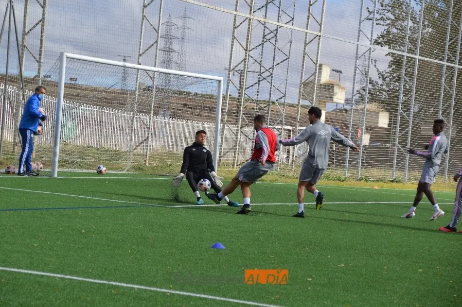 Foto 10 - Amaro se retira del entrenamiento del Salamanca UDS por molestias