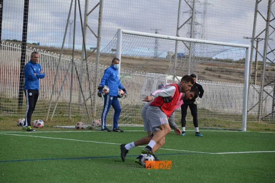 Foto 8 - Amaro se retira del entrenamiento del Salamanca UDS por molestias