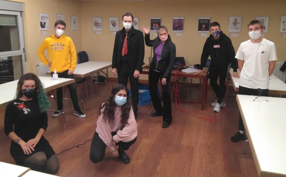 Los jóvenes de Radio i entrevistan a Deme González, Assumpta Serna y Scott Cleverdon  