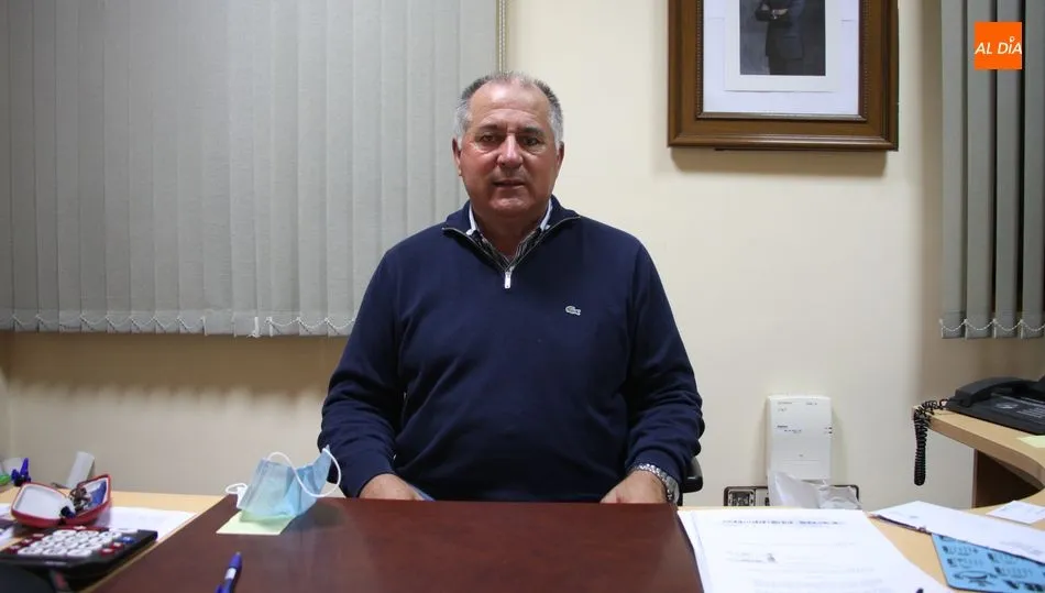 El alcalde de Villarino, Julián Martín, se muestra ilusionado con el interés suscitado por varios promotores para la producción de energía fotovoltaica y eólica