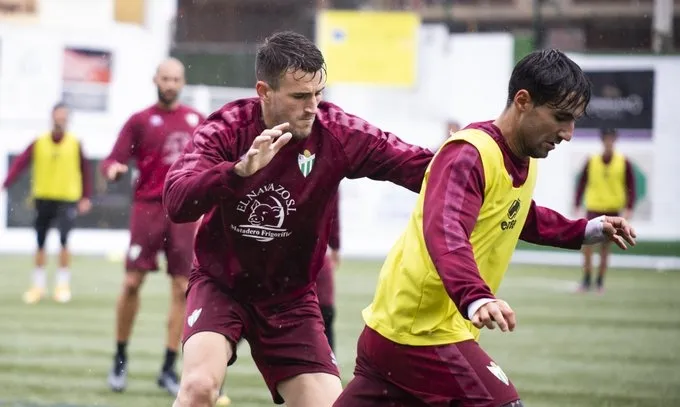 Un entrenamiento bajo la lluvia del Guijuelo / CD Guijuelo