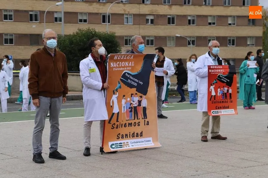 Foto 7 - Medicos salmantinos se unen a la movilizaci&oacute;n contra la contrataci&oacute;n de profesionales&nbsp;sin...